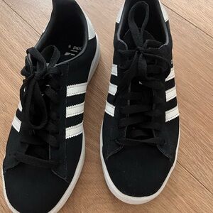 Adidas Men/boys/ or ladies Black and White Sneakers US 6, UK 5.5, ladies 7.5/8